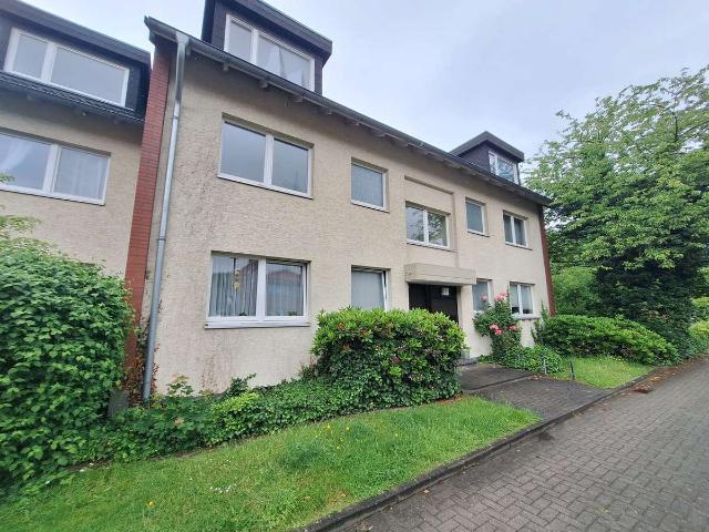 Schöne 2 Zimmer Dachgeschoss Wohnung + 1 Monat mietfrei Sommeraktion