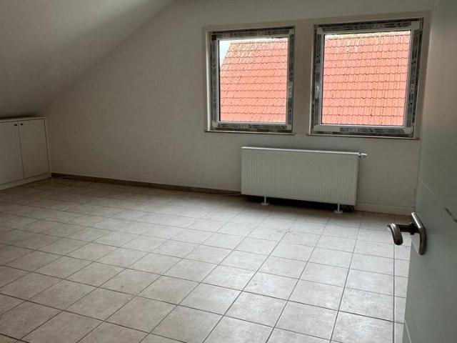 Schöne 2 Zimmer Dachgeschoss Wohnung in Do Hacheney