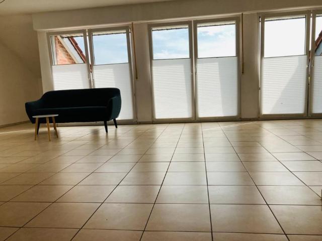 Schöne 2 Zimmer Dachgeschoss Wohnung zu verkaufen von privat