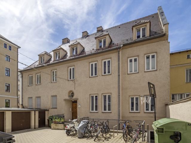 Schöne 2 Zimmer Dachgeschosswohnung in Augsburg