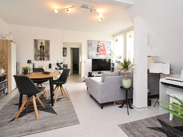 Schöne 2 Zimmer Dachgeschosswohnung in guter Lage!