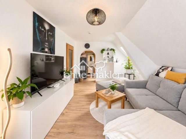 schöne 2 Zimmer DG Wohnung, frei ab 01.12