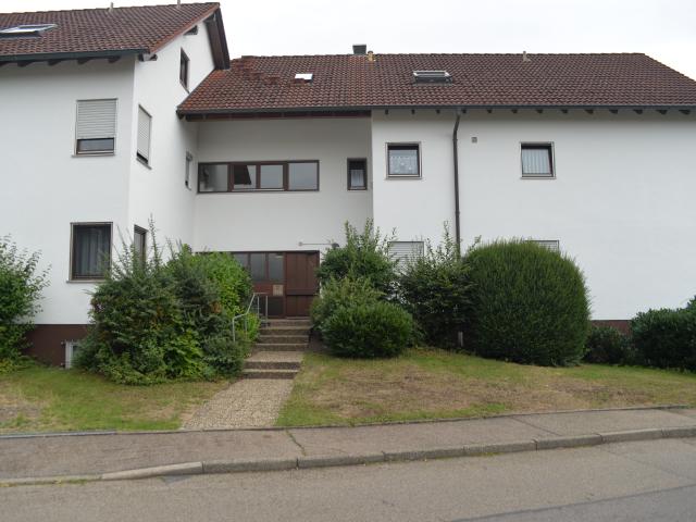 Schöne 2 Zimmer DG Wohnung mit Balkon und TG STP