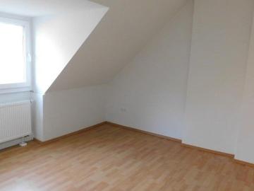 Schöne 2 Zimmer DG Wohung!
