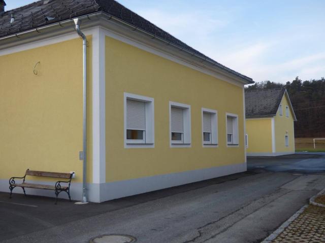 Schöne 2 Zimmer EG Wohnung mit Vorraum nähe Jennersdorf Stadt