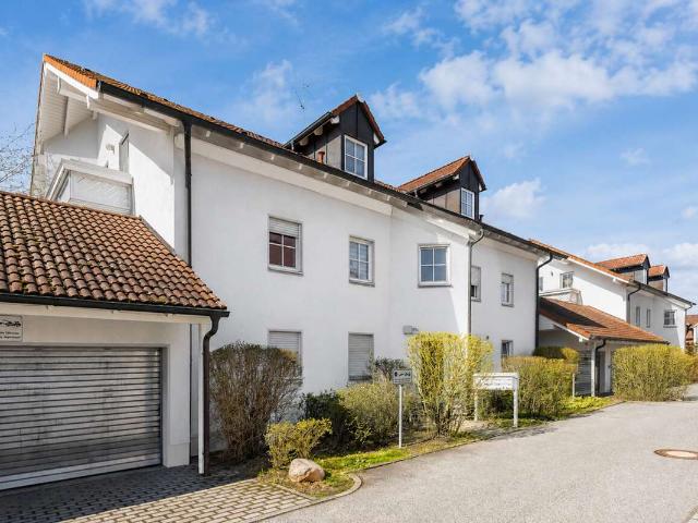 Schöne 2 Zimmer Erdgeschosswohnung mit Terrasse und Stellplatz in begehrter Wohnlage