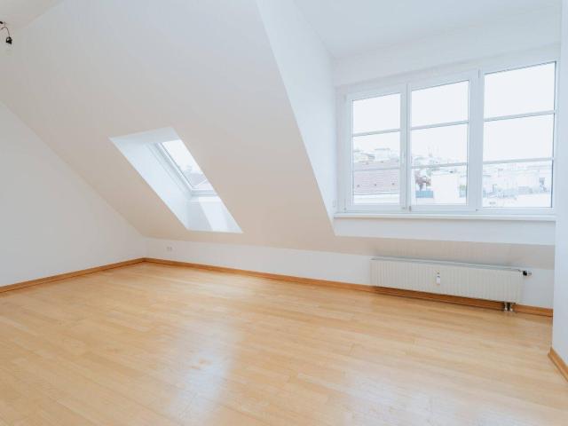 Schöne 2 Zimmer Maisonettewohnung im Dachgeschoß
