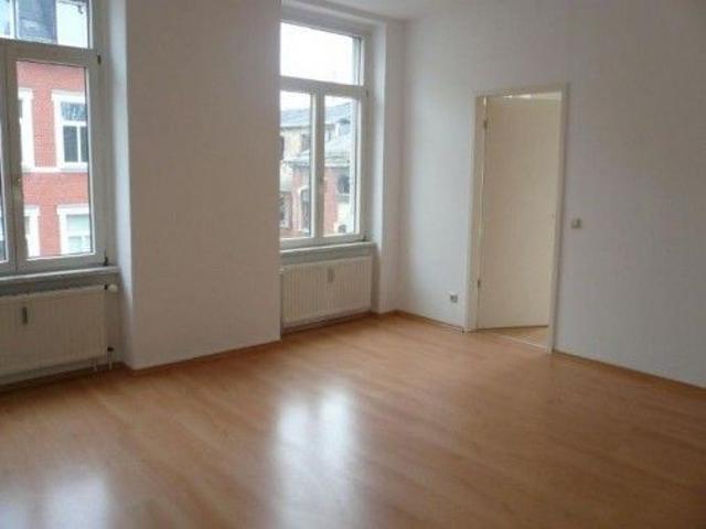 Schöne 2 Zimmer mit Einbauküche im Zentrum!