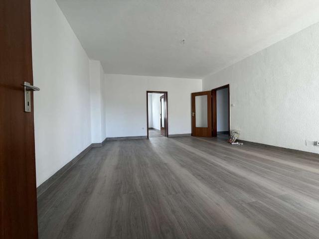 Schöne 2 Zimmer Wohnung,Terrasse Bad Renoviert