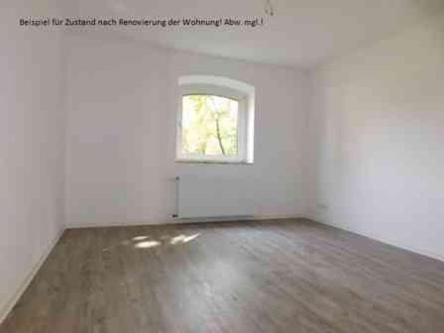Schöne 2 Zimmer Wohnung im 2. OG mit Vinylboden zentral gelegen.