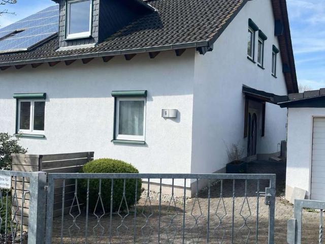 Schöne 2 Zimmer Wohnung in guter Lage