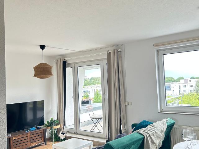 Schöne 2 Zimmer Wohnung in Marzahn, Berlin Amsterdam Apartments for Rent