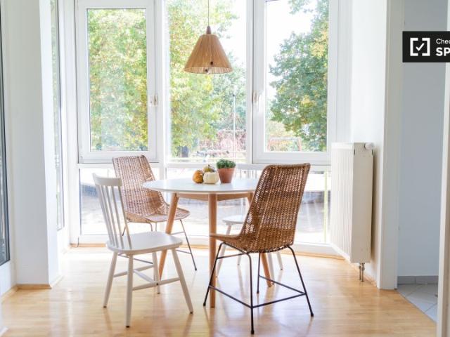 Schöne 2 Zimmer Wohnung in Mitte zu vermieten