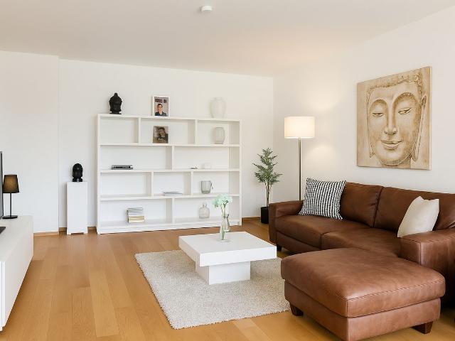 Schöne 2 Zimmer Wohnung mit Balkon, Munchen Amsterdam Apartments for Rent