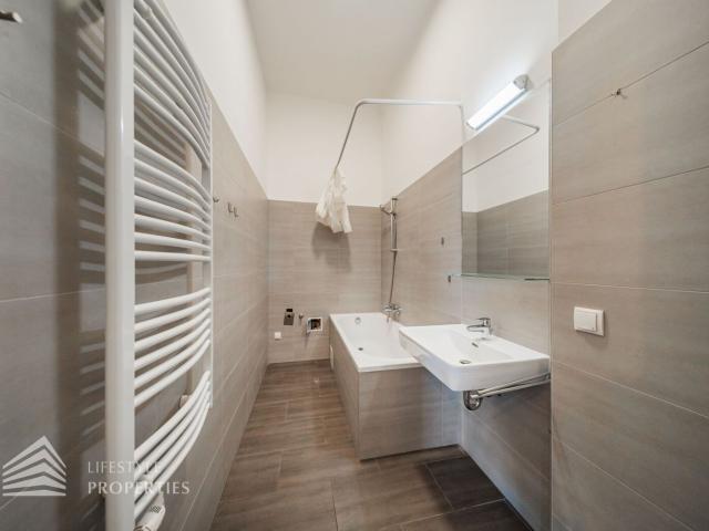 Schöne 2 Zimmer Wohnung mit Balkon, Nähe Westbahnhof