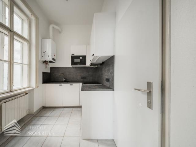 Schöne 2 Zimmer Wohnung mit Balkon, Nähe Westbahnhof