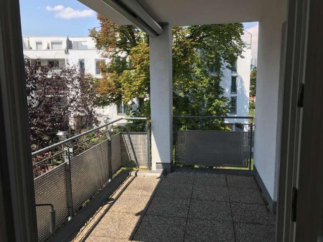 Schöne 2 Zimmer Wohnung mit Balkon, Einbauküche u. TG in Stuttgart