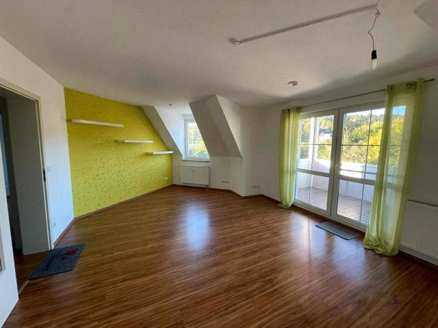Schöne 2 Zimmer Wohnung mit Balkon in Cossebaude
