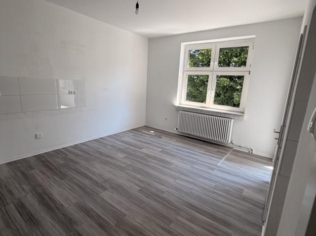 Schöne 2 Zimmer Wohnung mit Balkon!