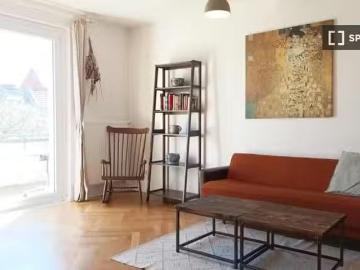 Schöne 2 Zimmer Wohnung mit großem Südbalkon