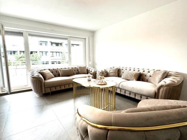 Schöne 2 Zimmer Wohnung mit großer Terrasse und Tiefgarage in WI