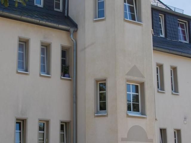 Schöne 2 Zimmer Wohnung mit Dusche und Garten im Altbau