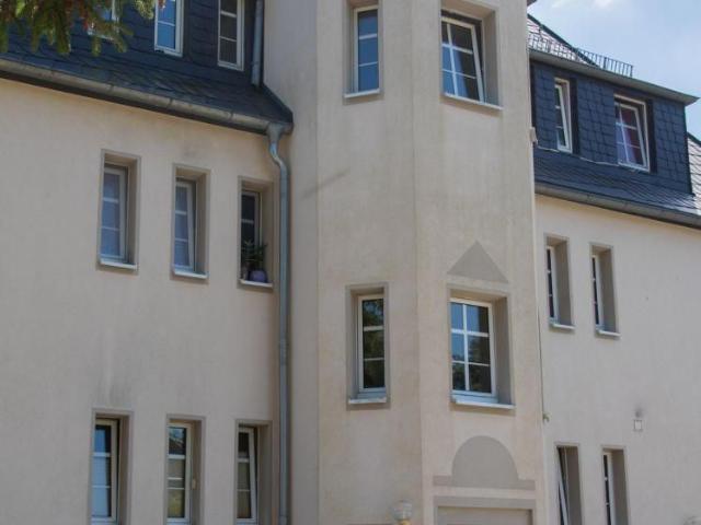 Schöne 2 Zimmer Wohnung mit Dusche und Garten im Altbau