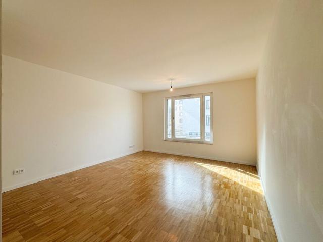 Schöne 2 Zimmer Wohnung mit EBK