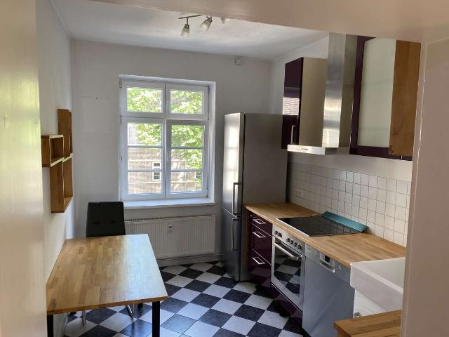 Schöne 2 Zimmer Wohnung mit Einbauküche in Hannover List WG geeignet