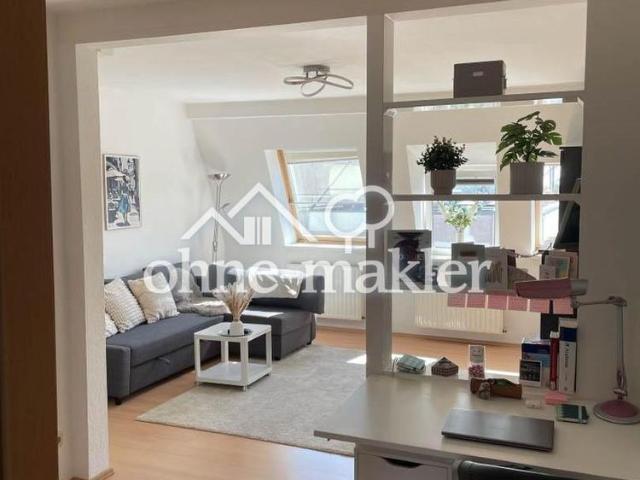 Schöne 2 Zimmer Wohnung mit Einbauküche und Stellplatz!
