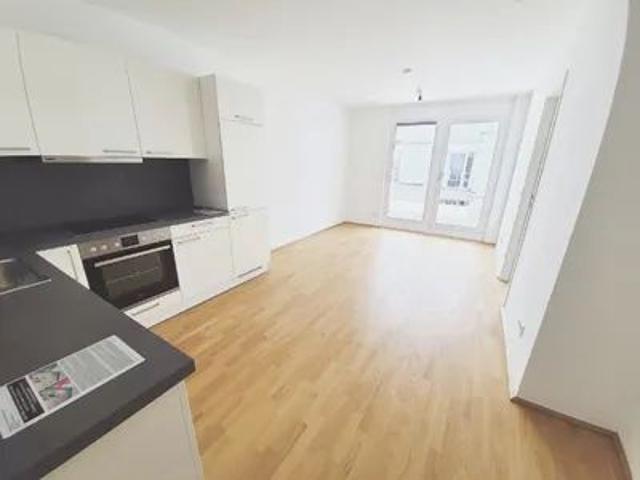 Schöne 2 Zimmer Wohnung mit Freifläche in der Koloniestraße!