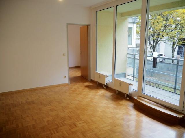 Schöne 2 Zimmer Wohnung mit Loggia im Zentrum nähe Landstraße Marienstraße 12