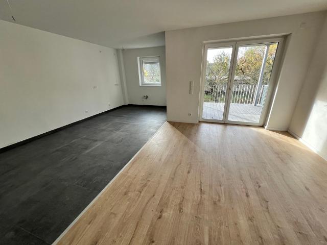 Schöne 2 Zimmer Wohnung mit Personenaufzug und Balkon in Grünheide nahe FLUGHAFEN BER und TESLA