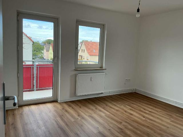 Schöne 2 Zimmer Wohnung mit Tageslichtbad und Balkon in Hanau Großauheim zu vermieten
