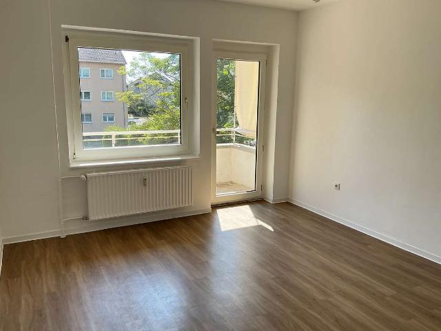 Schöne 2 Zimmer Wohnung mit Tageslichtbad und Balkon in Hanau Großauheim zu vermieten