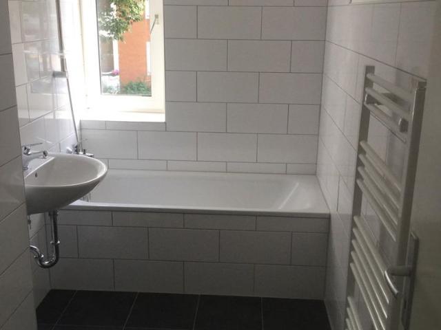 Schöne 2 Zimmer Wohnung mit Tageslichtbad und Balkon