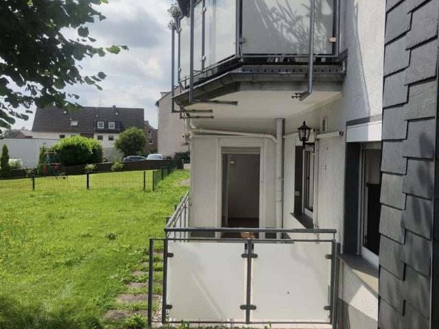 Schöne 2 Zimmer Wohnung mit Terrasse im Grünen