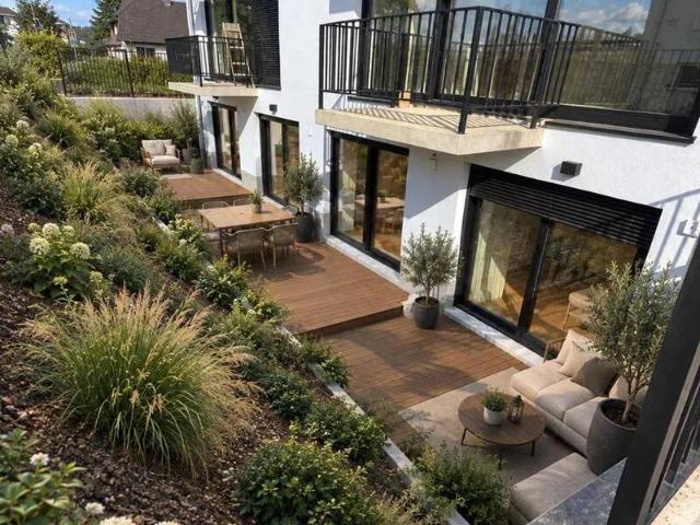 schöne 2 Zimmer Wohnung mit Terrasse und kleinem Gartenanteil