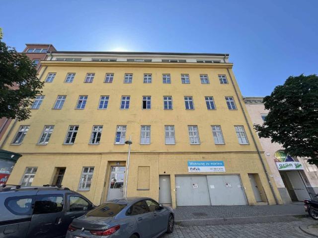Schöne 2 Zimmer Wohnung mit viel Platz und südseitiger Loggia mit Gartenblick!