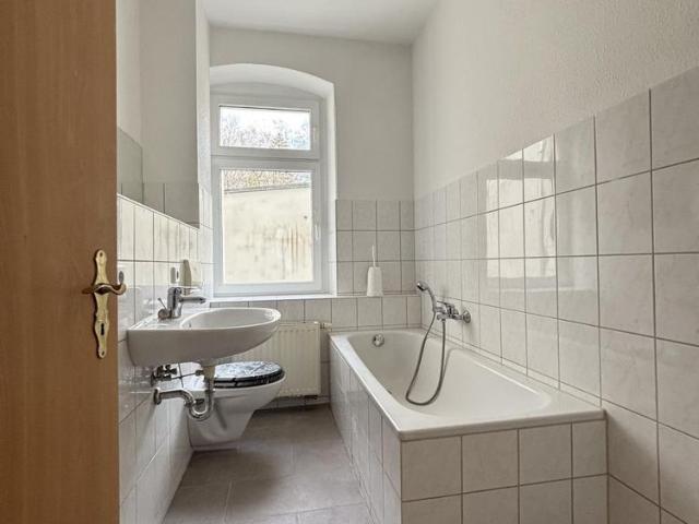 Schöne 2 R. Altbau Wohnung mit Wanne & Gartenmitbenutzung!