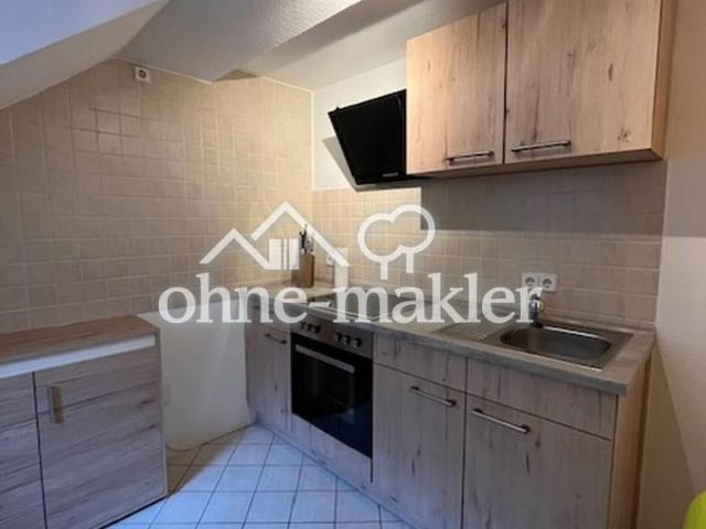 Schöne 2 Raum Dachgeschoss Maisonette Wohnung mit Einbauküche in ruhiger Lage