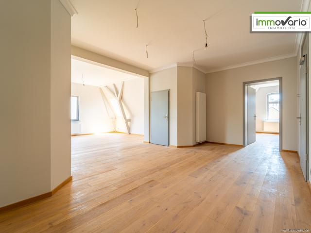 Schöne 2 Raum Dachgeschosswohnung in der Villa Wolf mit offener Küche, Tageslichtbad mit Dusche