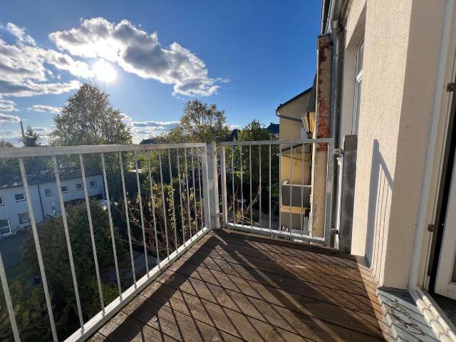 Schöne 2 Raum DG Wohnung mit Balkon