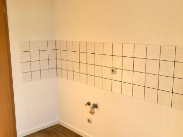 Schöne 2 Raum Whg.in Grimma, neues Laminat, Bad mit Fenster und Balkon!