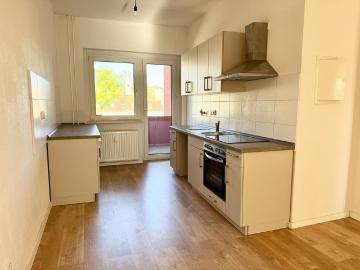 Schöne 2 Raum Wohnung mit Balkon und Einbauküche in Dresden Löbtau mieten!