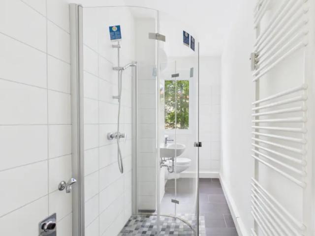 Schöne 2 Raum Wohnung mit ebenerdiger Dusche