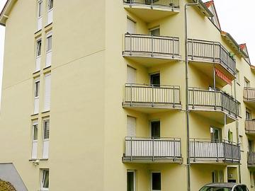 Schöne 2 Raum Wohnung mit Terrasse und Stellplatz