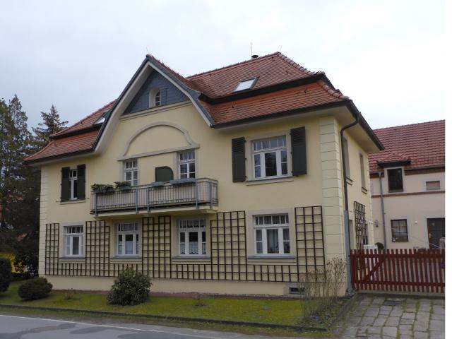 Schöne 2 Raum Wohnung mit Wintergarten
