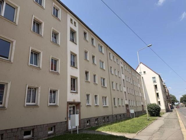 Schöne 2 Raumwohnung mit Balkon, Stpl. und neuer EBK! Tageslichtbad!