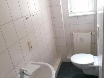 Schöne 2 Raumwohnung mit Balkon. WG geeignet